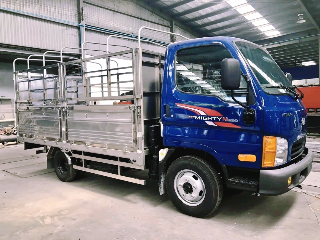 xe tải hyundai N250 thùng bạt inox