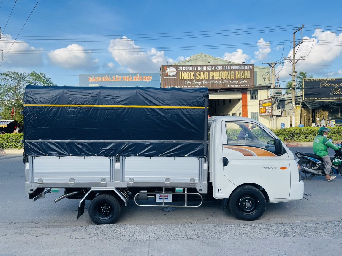 Xe tải Hyundai H150 thùng bạt bửng nhôm