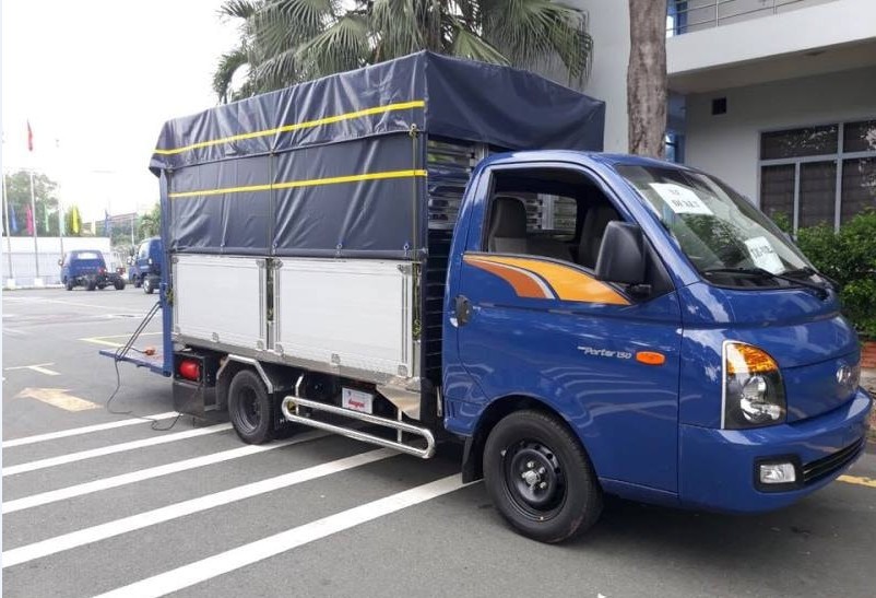 Xe tải Hyundai H150 thùng bạt bửng nhôm